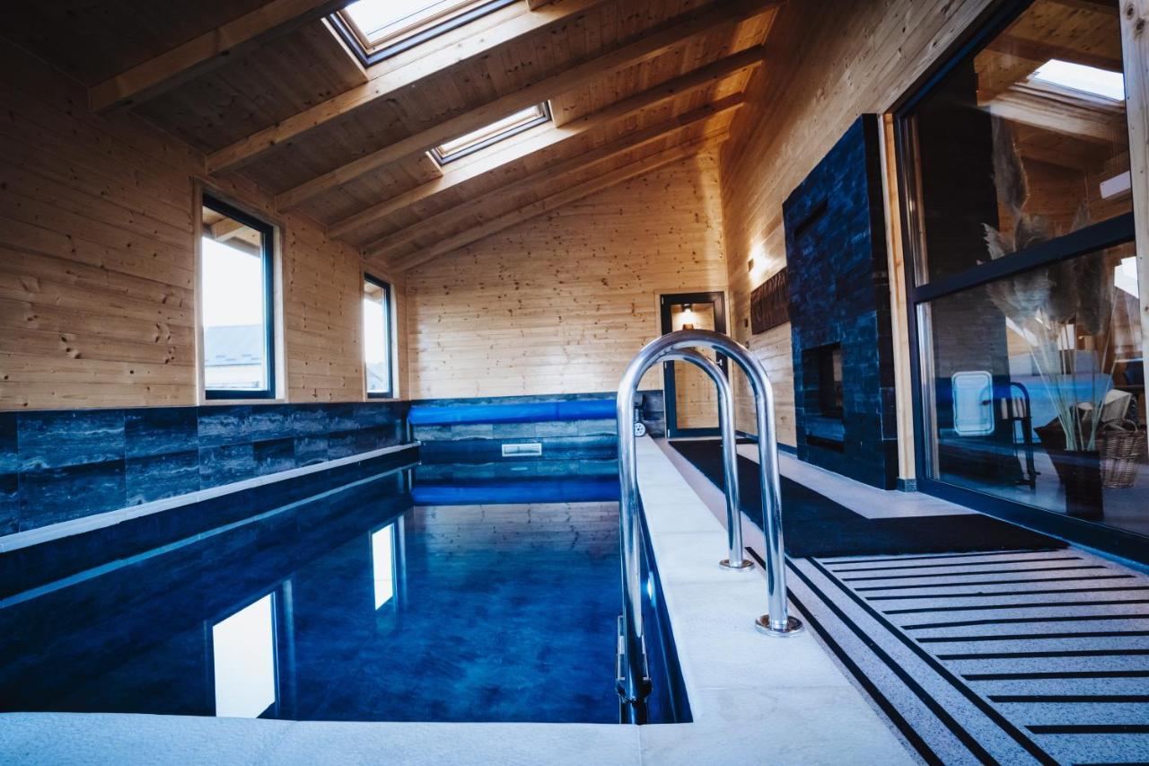 Holiday Home Nightswim Inn Vrbovec エクステリア 写真